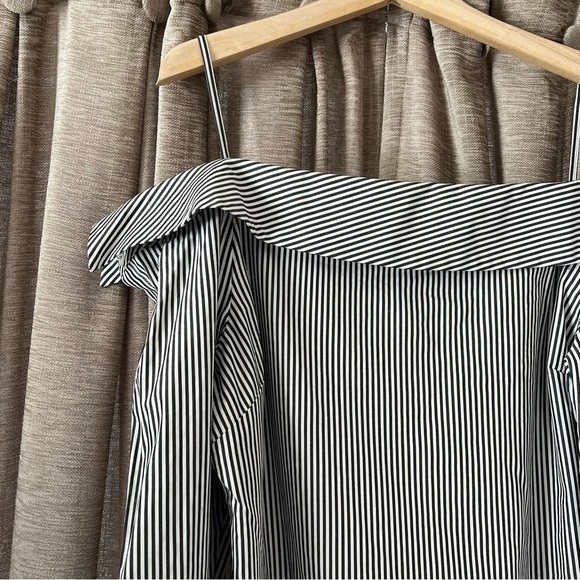 NWOT Guest Editor Off the Shoulder White & Black Stripes Blouse Size Medium - Picture 4 of 13